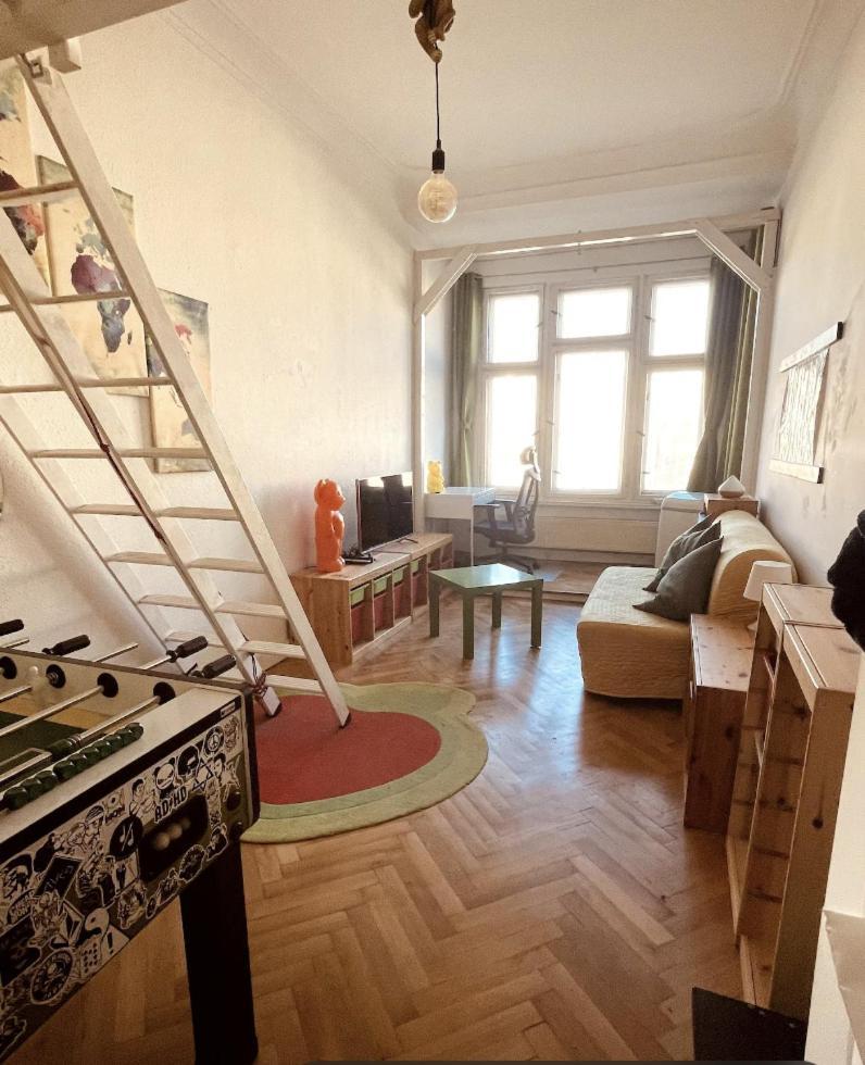 With Bay Window - Mezzanine, Foosball Table Privatunterkunft Berlin